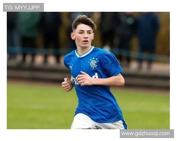 足球天才小李崛起之路 从青涩少年到世界足坛新星